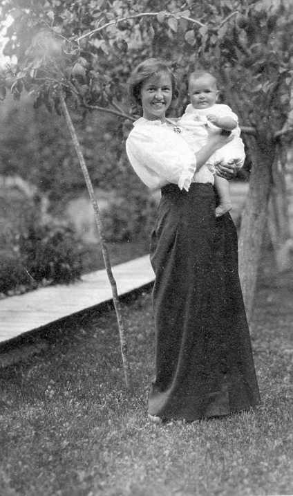 4 helen holding baby Eve