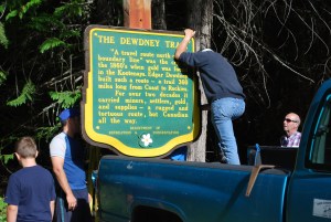 closeup of installing dew trail sign