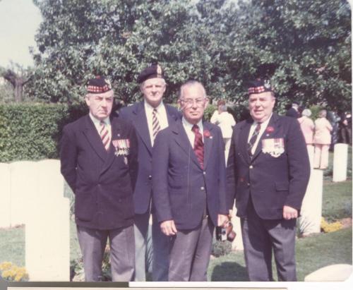 leigh with seaforth buddies 1975