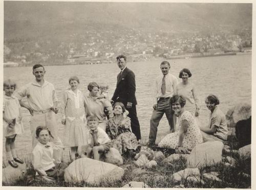leigh and ken mcbride at bottom left and friends in picnic by lake (1)